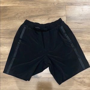 Lululemon 9” shorts pockets medium black